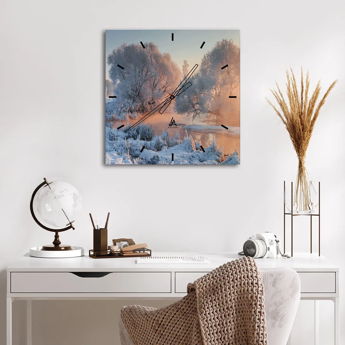 Vægur, Uret - Alt lyser i solskinnende krystal - 30x30 cm