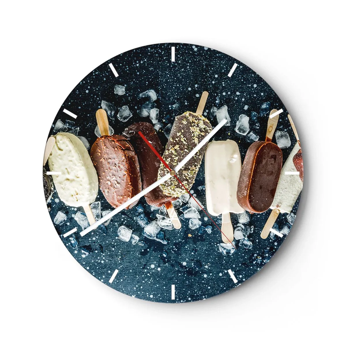 Vægur, Uret - Chokolade- og vaniljeis på pind med is i baggrunden - 30x30cm - En smag af varm sommer - Moderne vægdekoration til stue, køkken og soveværelse ARTTOR