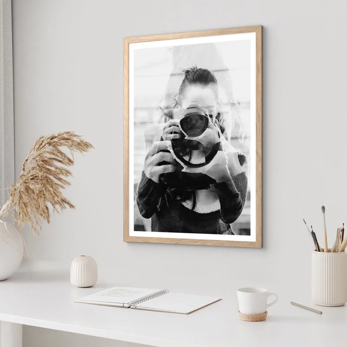Plakat i ramme af lyst egetræ - Skaber og materiale - 70x100 cm