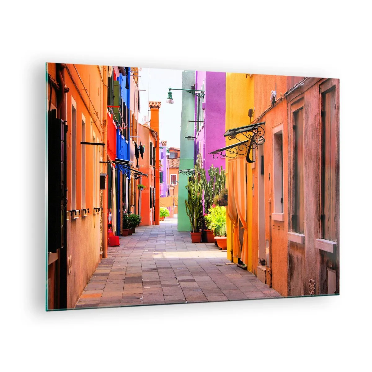 Billede på glas - En farverig gade med lejlighedshuse i varme nuancer - 70x50cm - Regnbue gyde - Moderne vægdekoration til stue og soveværelse ARTTOR