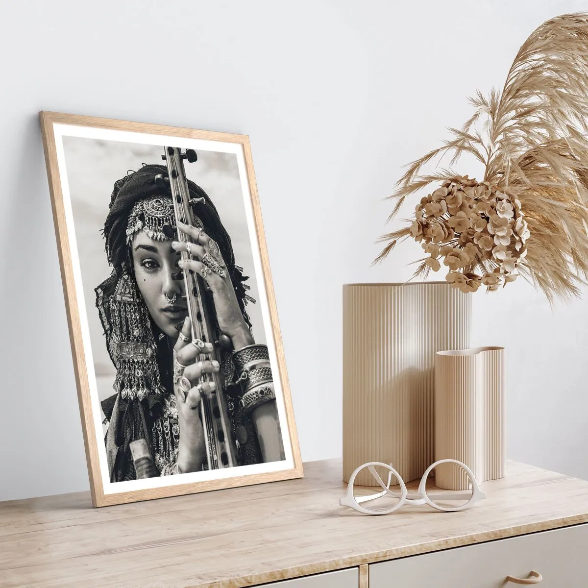 Plakat i ramme af lyst egetræ - Selve den orientalske musik - 40x50 cm