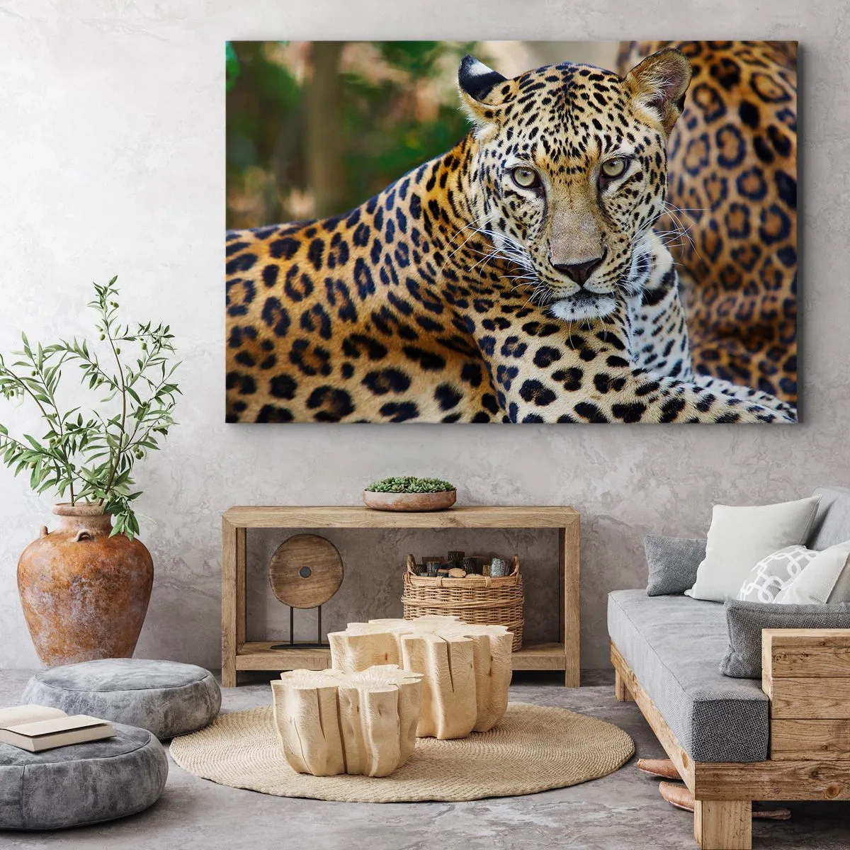 Lærredstryk - Billede på lærred - Jaguar hviler i naturlige omgivelser med en grøn baggrund. - 70x50cm - Vild og rolig - Moderne vægdekoration til stue og soveværelse ARTTOR
