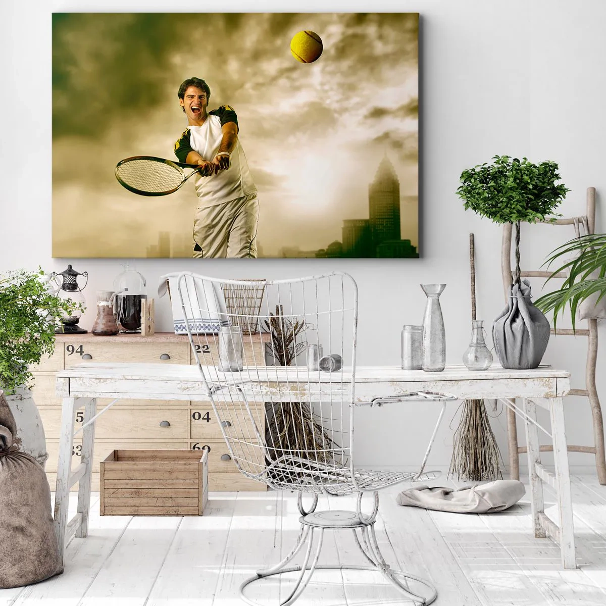 Lærredstryk - Billede på lærred - Tennisspiller i aktion under en kamp mod baggrund af et bylandskab - 70x50cm - Energi og glæde - Moderne vægdekoration til stue og soveværelse ARTTOR