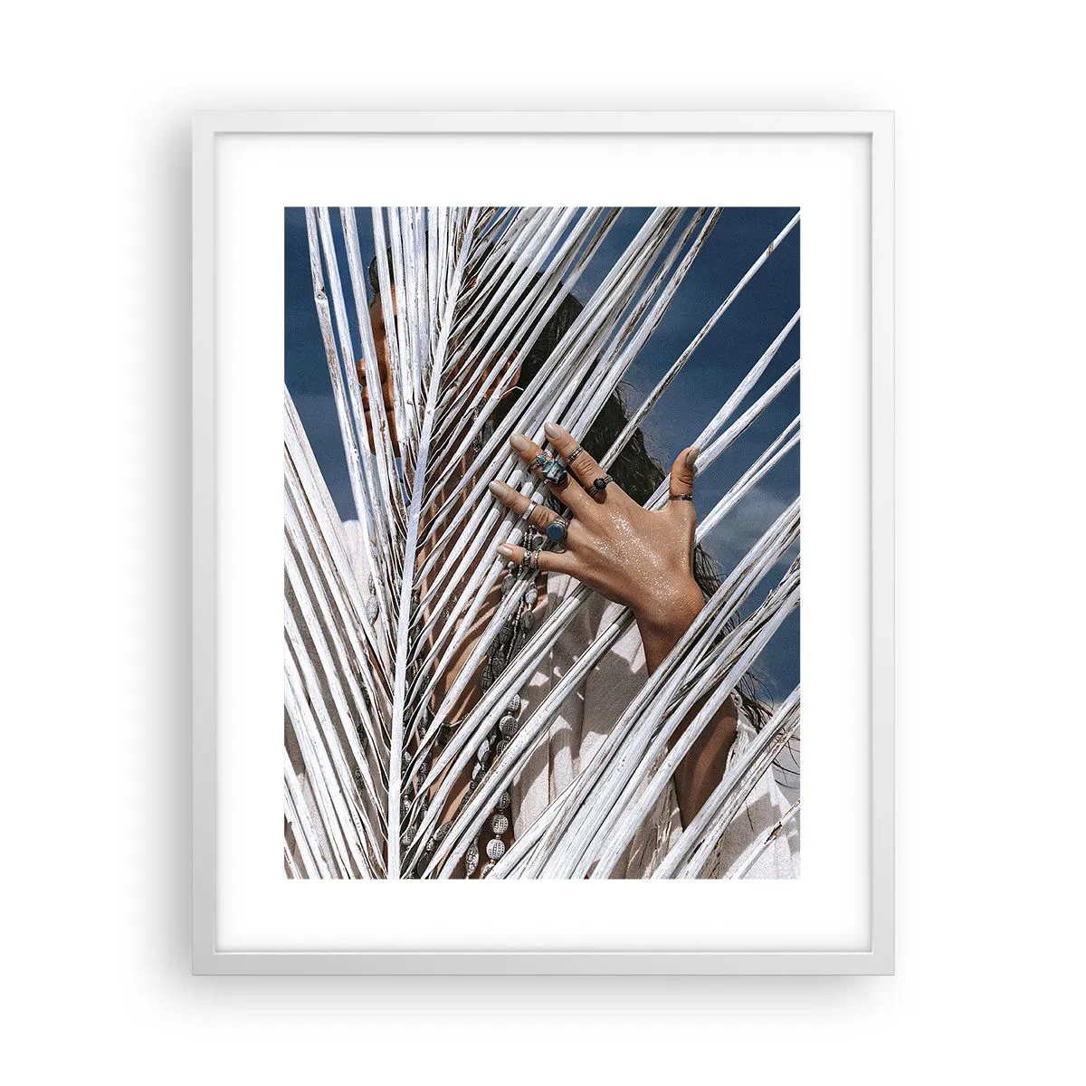 Plakat i hvid ramme - Shamanens kæreste? - 40x50 cm