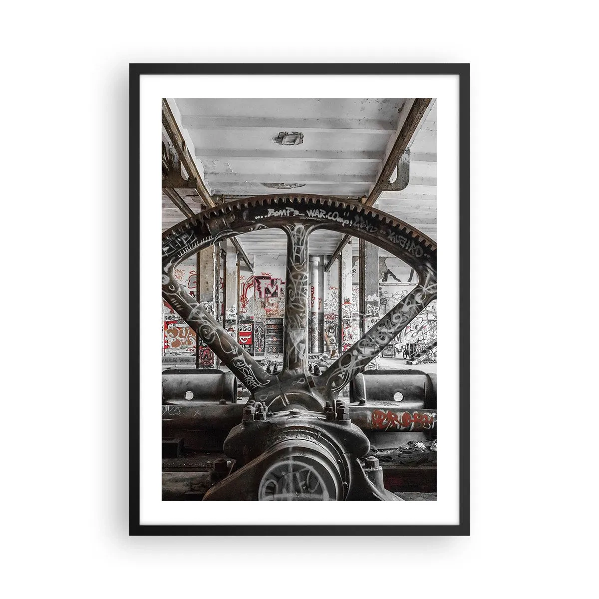 Plakat i sort ramme - Industriel graffitimaskine i en forladt fabrik - 50x70cm - Fabrikkens hemmelige liv - Moderne vægdekoration til stue og soveværelse ARTTOR