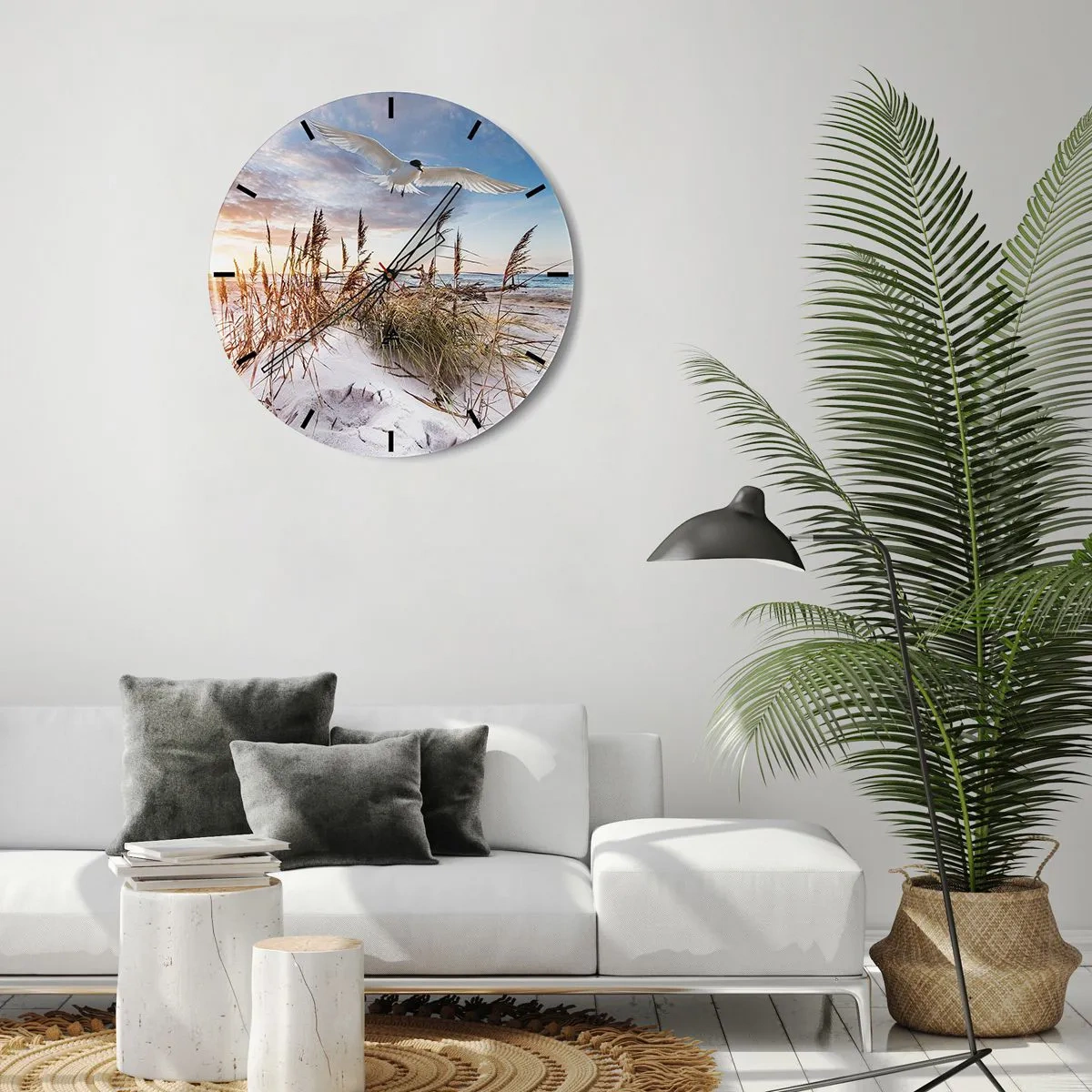 Vægur, Uret - Strand ved solnedgang med en fugl, der flyver over klitterne - 30x30cm - Vind fra havet - Moderne vægdekoration til stue, køkken og soveværelse ARTTOR