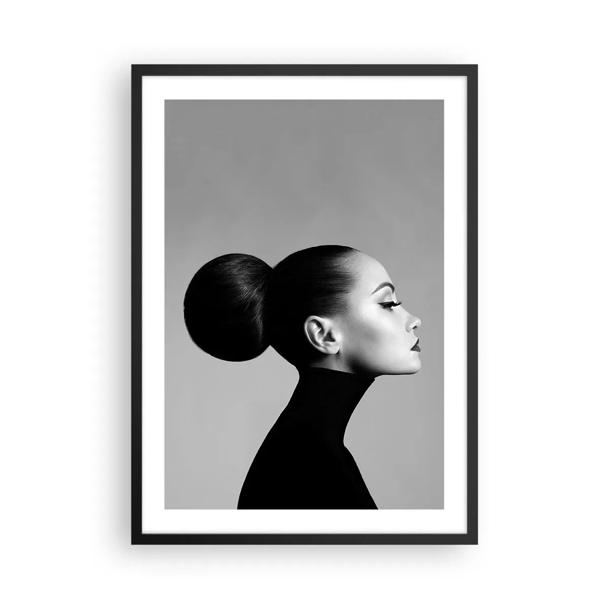 Plakat i sort ramme - Profil af en kvinde i sort og hvid med elegant håropsætning - 50x70cm - Moderne Nefretete - Moderne vægdekoration til stue og soveværelse ARTTOR