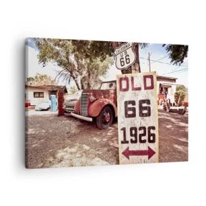Lærredstryk - Billede på lærred - Retrobil og Route 66-skilt i rustikke omgivelser - 70x50cm - En legende om det amerikanske landskab - Moderne vægdekoration til stue og soveværelse ARTTOR