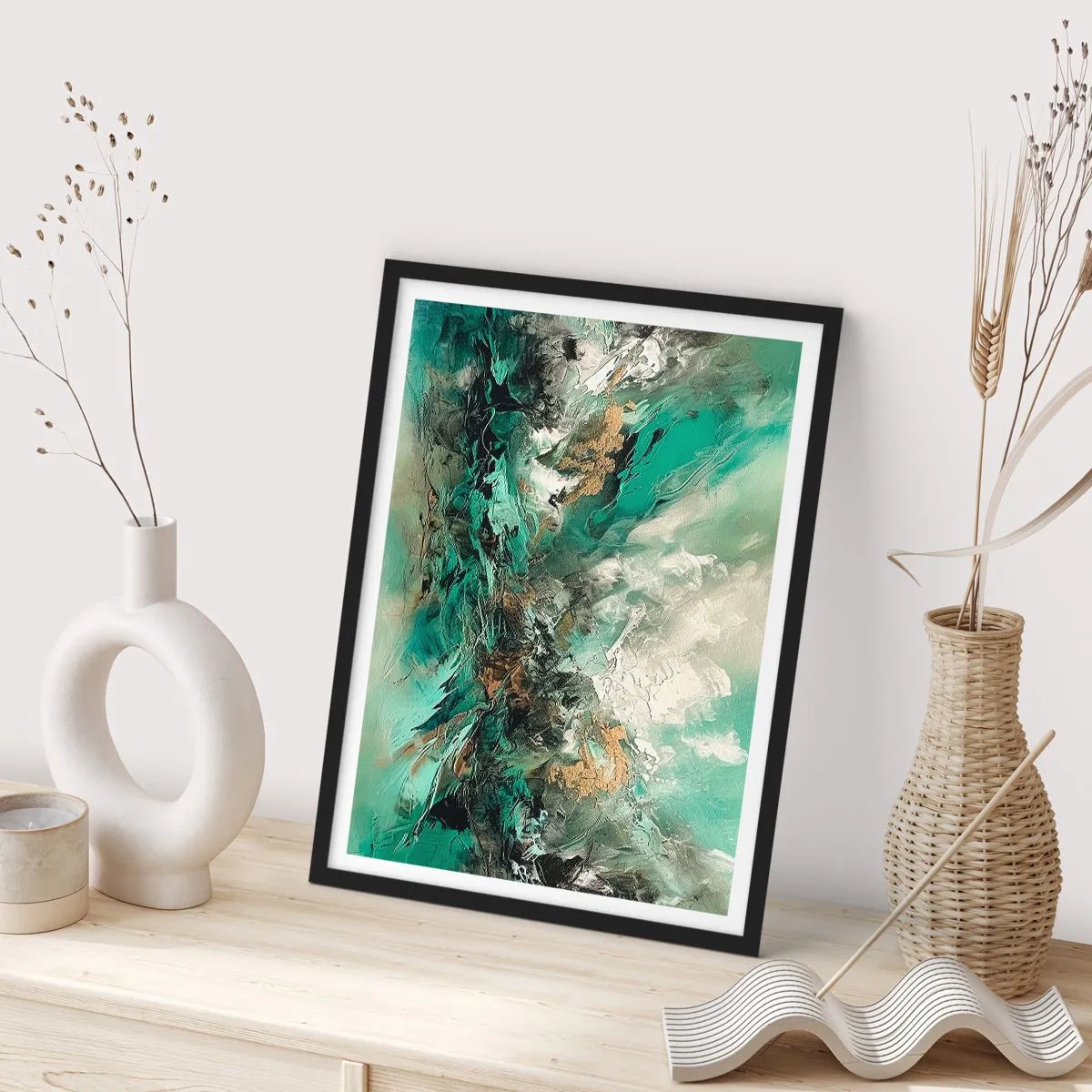 Plakat i sort ramme - Abstrakt komposition i nuancer af grønt og guld - 50x70cm - Smaragdsort byld - Moderne vægdekoration til stue og soveværelse ARTTOR