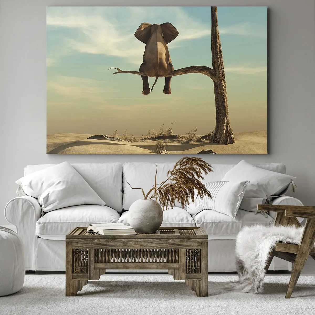 Lærredstryk - Billede på lærred - En elefant sidder på en gren med udsigt over et ørkenlandskab - 70x50cm - Et nyt synspunkt - Moderne vægdekoration til stue og soveværelse ARTTOR