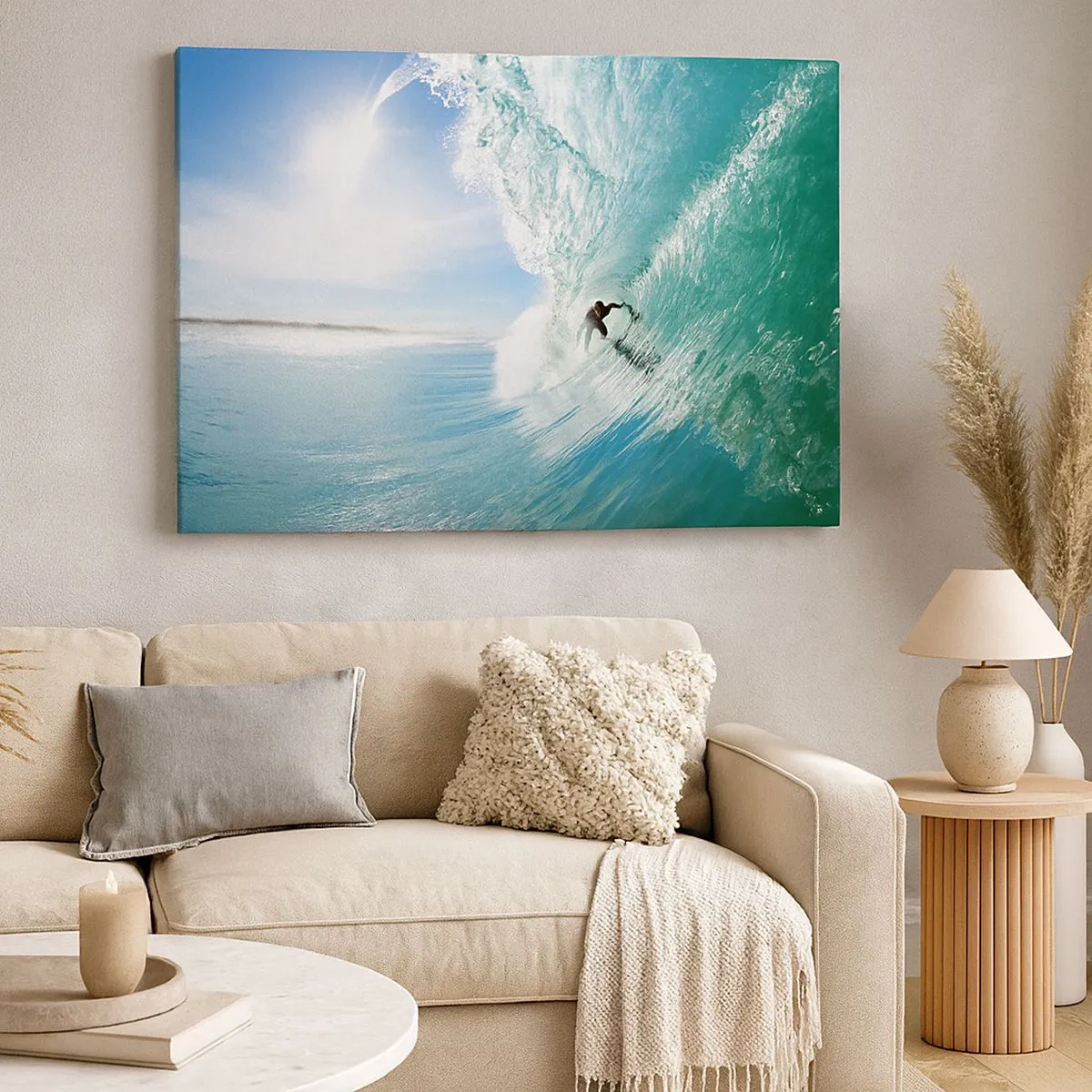 Lærredstryk - Billede på lærred - En surfer rider på en bølge i sollyset mod en blå himmel - 70x50cm - Altid på bølgen - Moderne vægdekoration til stue og soveværelse ARTTOR