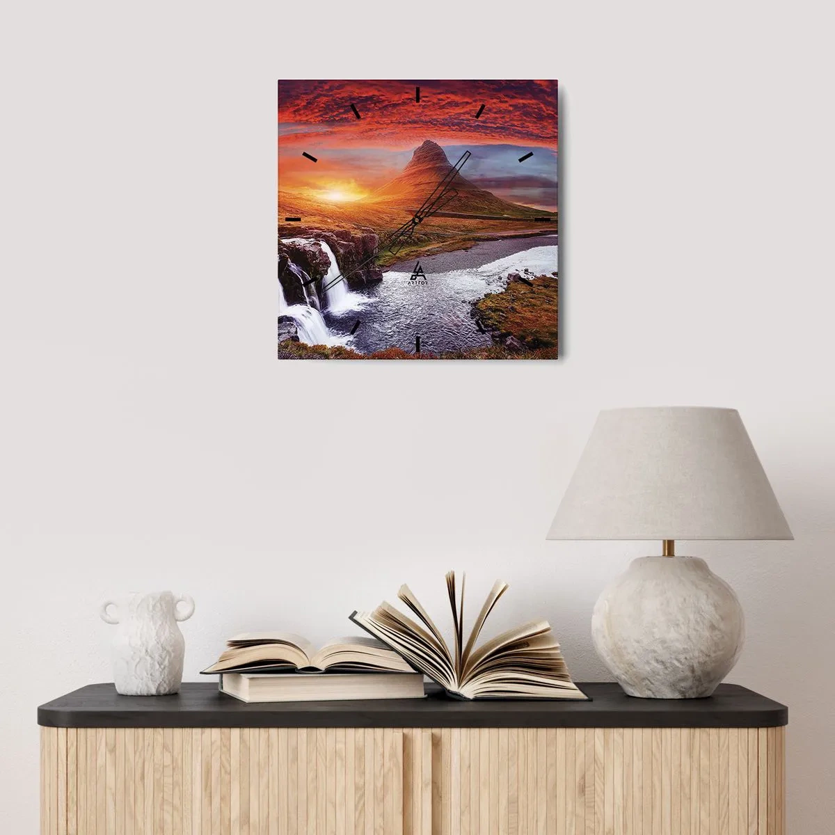Vægur, Uret - En udsigt over Midgård - 30x30 cm