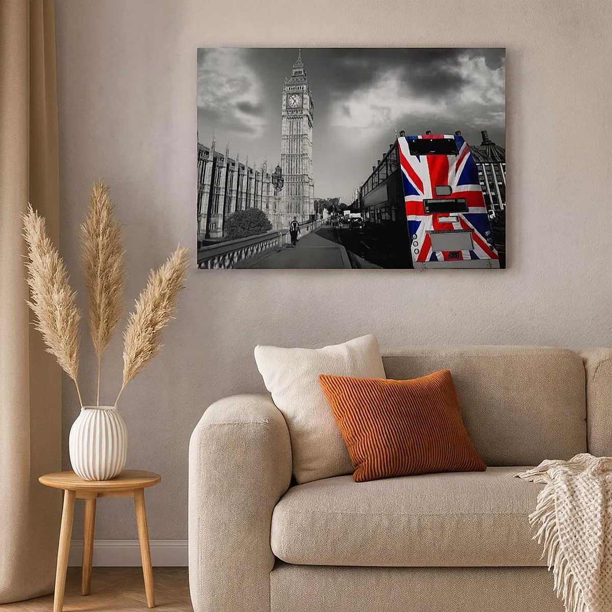 Lærredstryk - Billede på lærred - Big Ben og en bus med et britisk flag mod en sort og hvid baggrund - 70x50cm - Stolt og stor - Moderne vægdekoration til stue og soveværelse ARTTOR