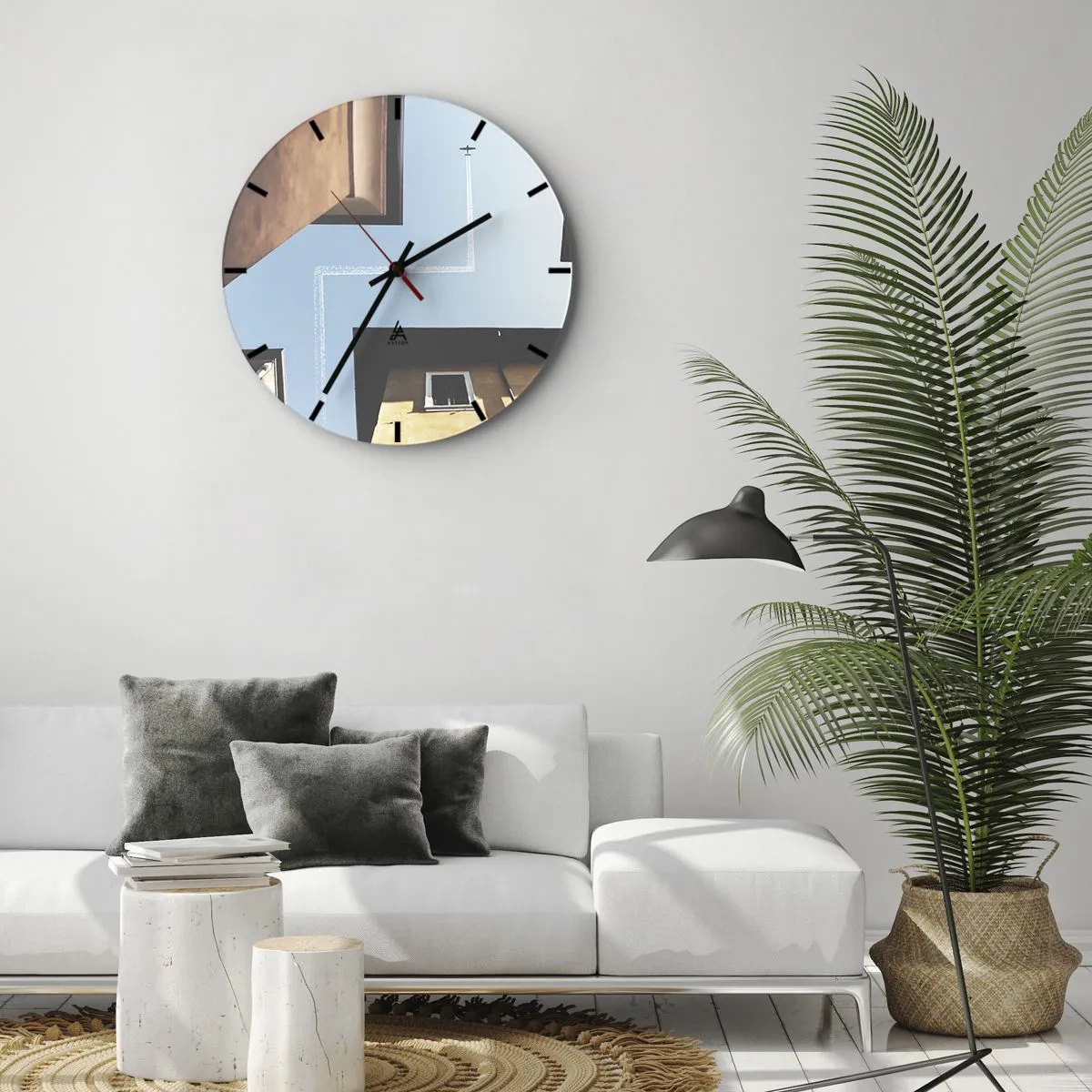 Vægur, Uret - Udsigt fra gårdspladsen til en blå himmel med et fly - 30x30cm - Over den urbane labyrint - Moderne vægdekoration til stue, køkken og soveværelse ARTTOR