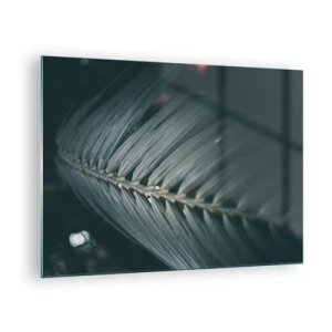 Billede på glas - Nærbillede af et mørkegrønt palmeblad med lysrefleksion - 70x50cm - Naturens præcision - Moderne vægdekoration til stue og soveværelse ARTTOR