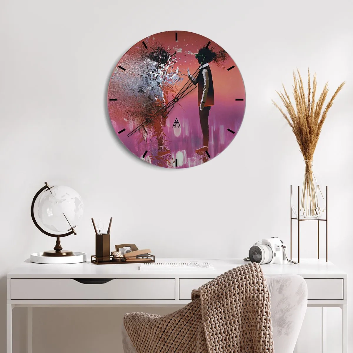 Vægur, Uret - En figur med VR-briller i en futuristisk, lyserød verden - 30x30cm - Er det muligt at se ind i sig selv? - Moderne vægdekoration til stue, køkken og soveværelse ARTTOR