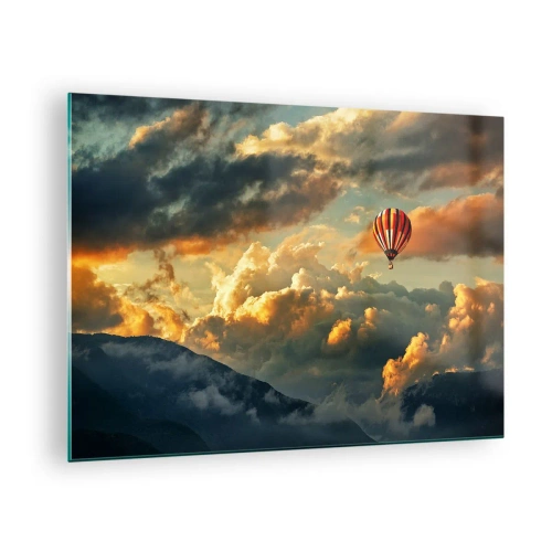 Billede på glas - En ballon, der svæver over bjergene blandt skyerne ved solnedgang - 70x50cm - Jeg går, fordi jeg vil - Moderne vægdekoration til stue og soveværelse ARTTOR