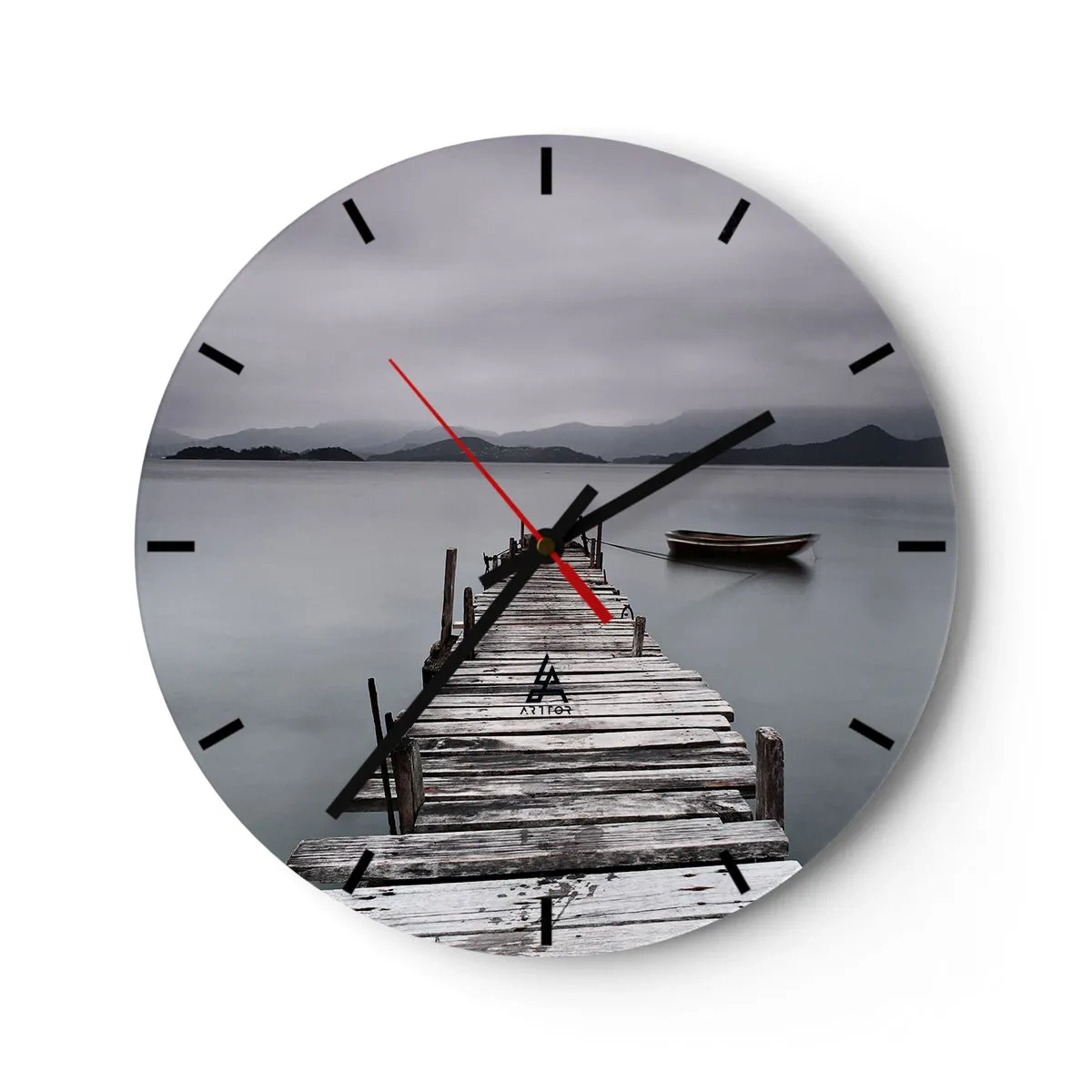 Vægur, Uret - En træbro ved en rolig sø med en båd i baggrunden - 30x30cm - Du kan tage af sted i morgen - Moderne vægdekoration til stue, køkken og soveværelse ARTTOR