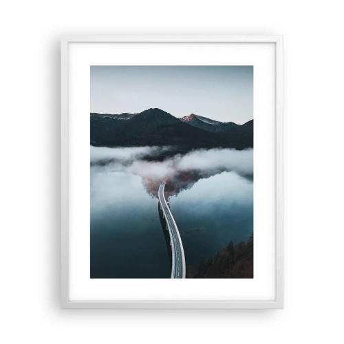 Plakat i hvid ramme - Over vand så glat som et spejl - 40x50 cm