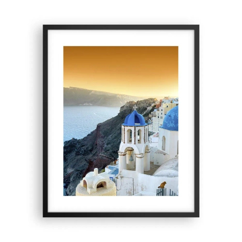 Plakat i sort ramme - Santorini - omfavnet af klipperne - 40x50 cm