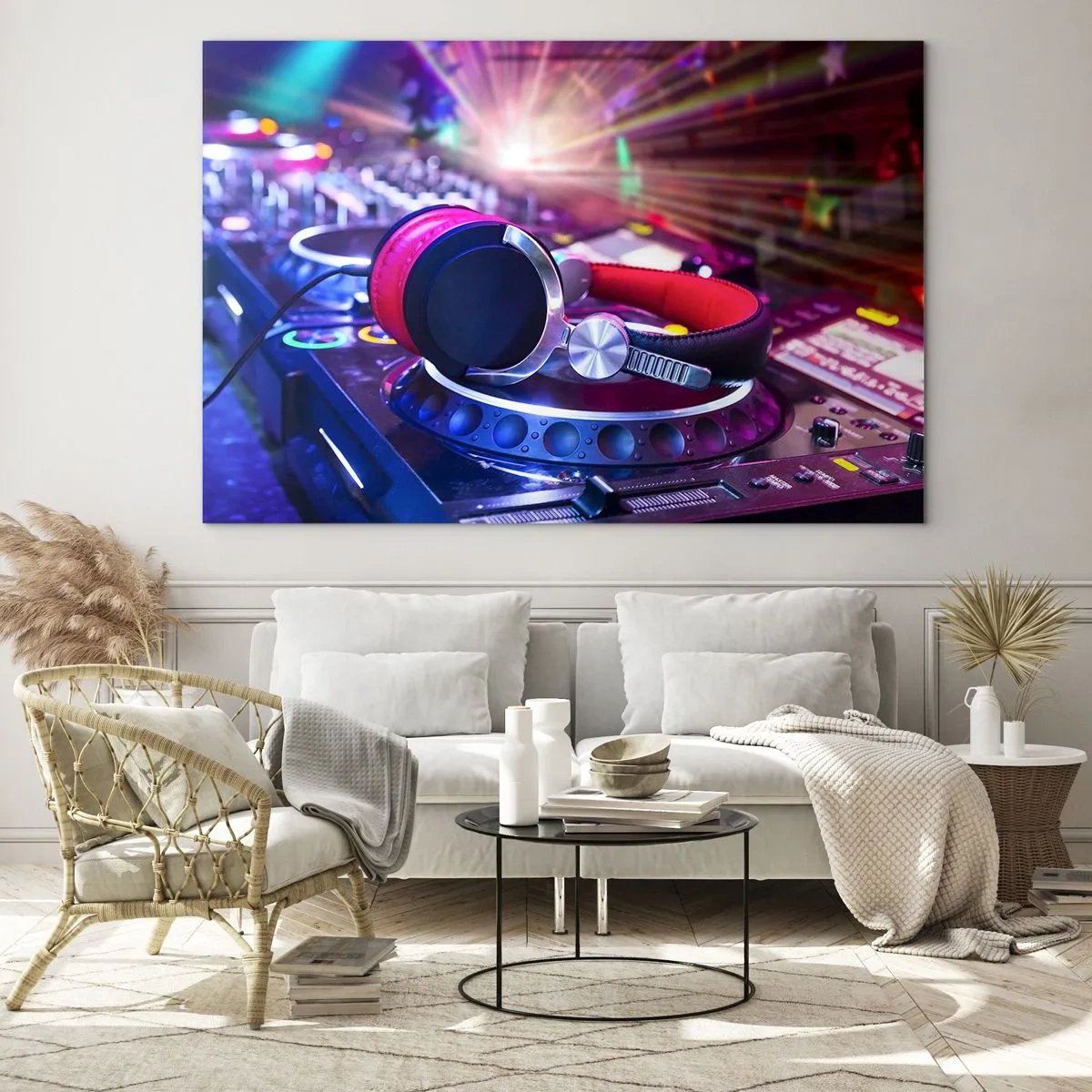 Billede på glas - DJ-udstyr med farvede lys og hovedtelefoner - 70x50cm - Det vil ske, det vil ske - Moderne vægdekoration til stue og soveværelse ARTTOR