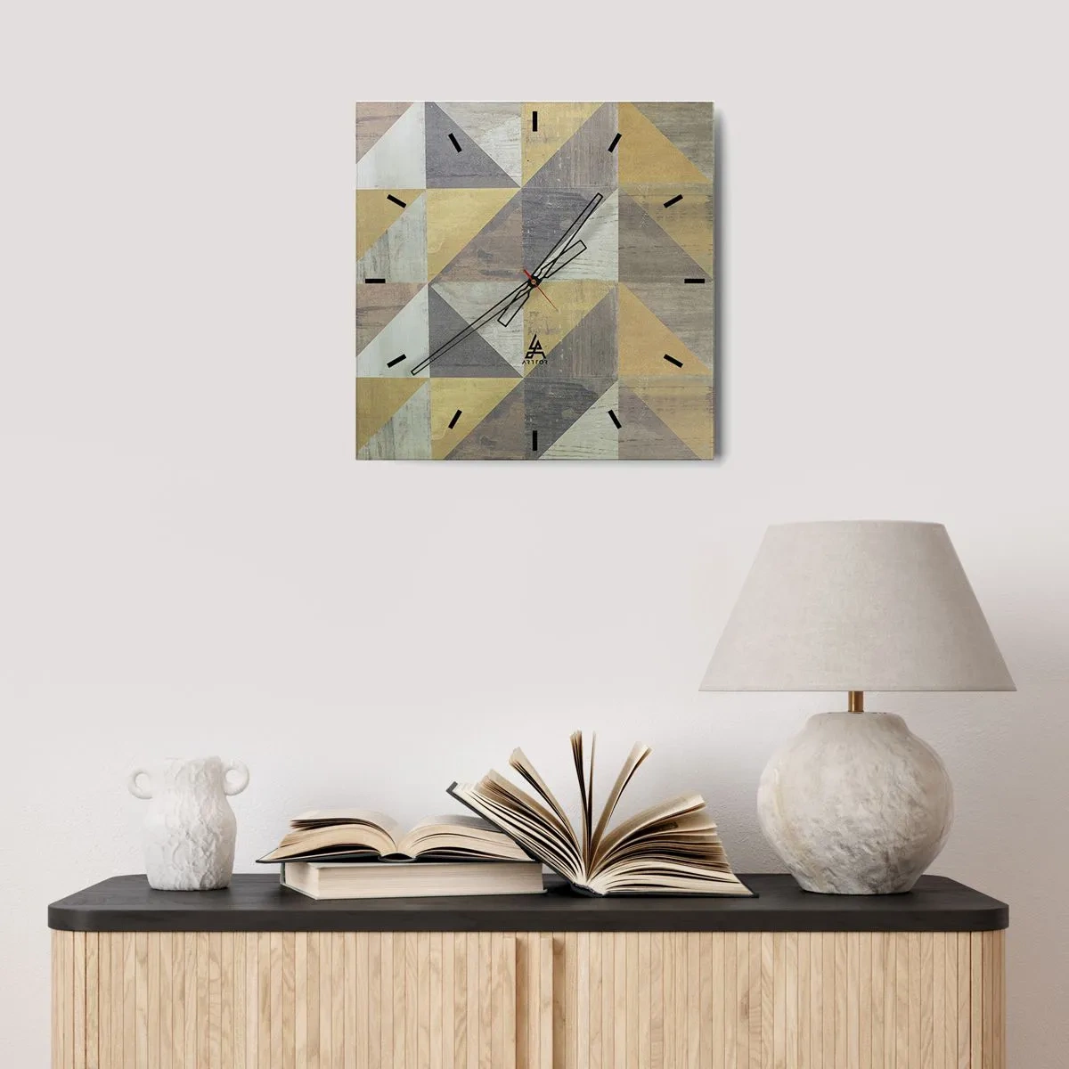 Vægur, Uret - Ved trekantens vinkel - 30x30 cm