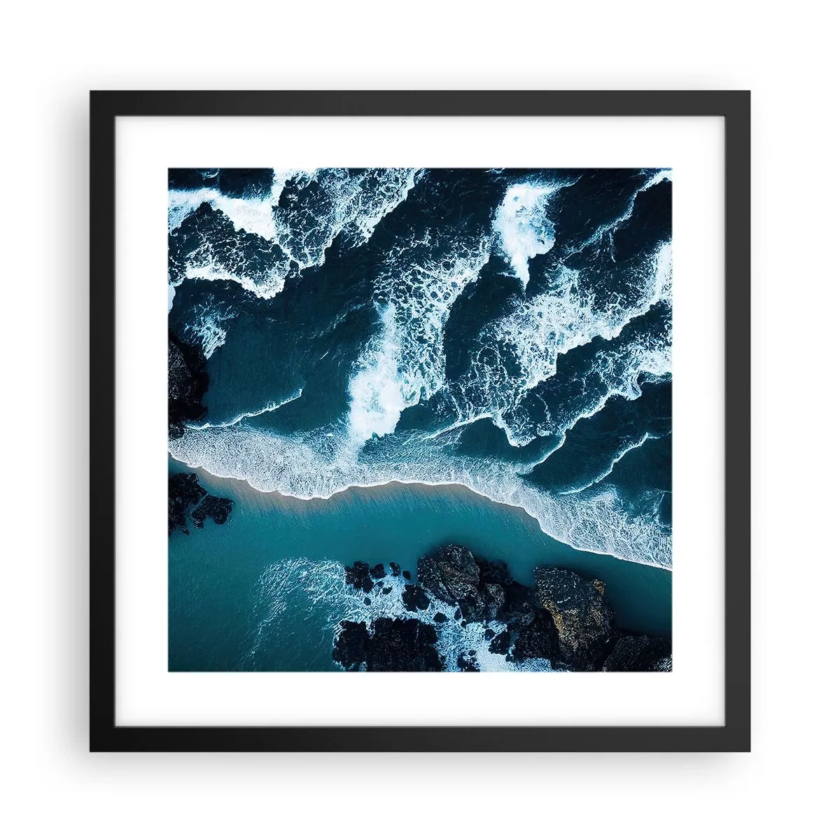 Plakat i sort ramme - Svøbt i bølger - 40x40 cm