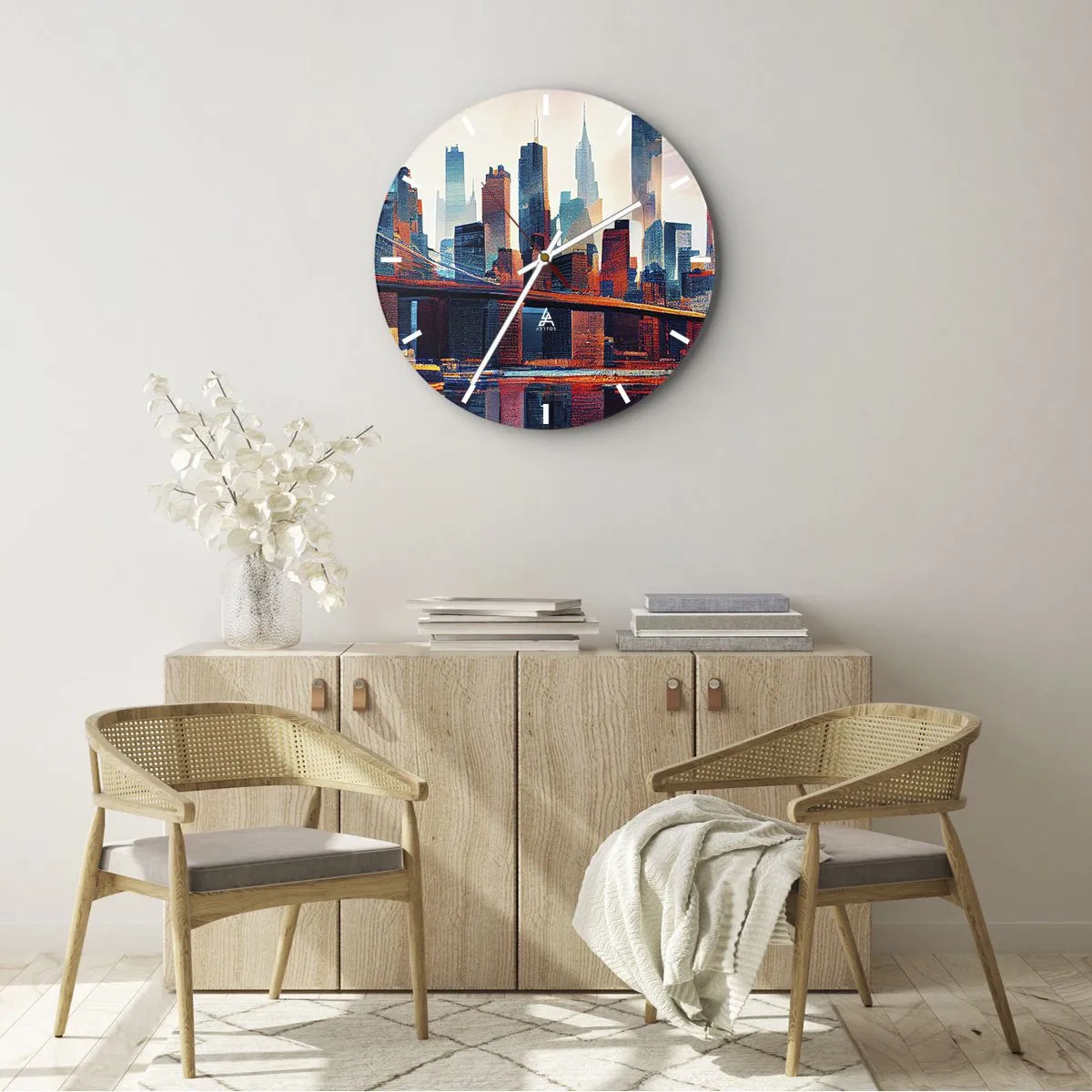 Vægur, Uret - New York Citys skyline med bro og refleksion i vand ved solnedgang - 30x30cm - Fænomenale New York - Moderne vægdekoration til stue, køkken og soveværelse ARTTOR