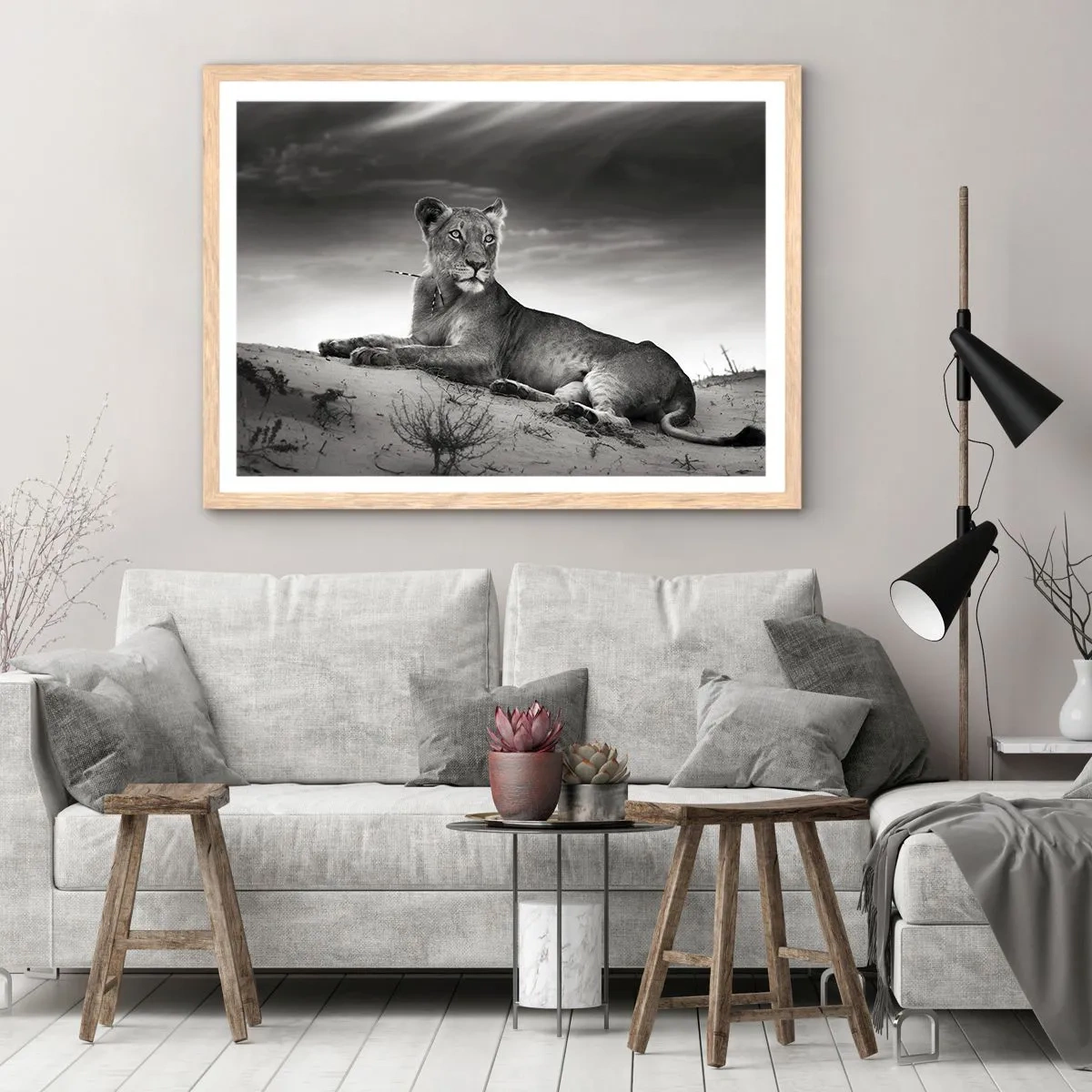 Plakat i ramme af lyst egetræ - Resten af ørkendronningen - 50x40 cm