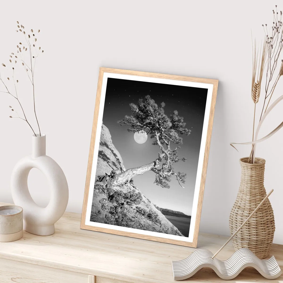 Plakat i ramme af lyst egetræ - Den sejrrige kriger - 70x100 cm