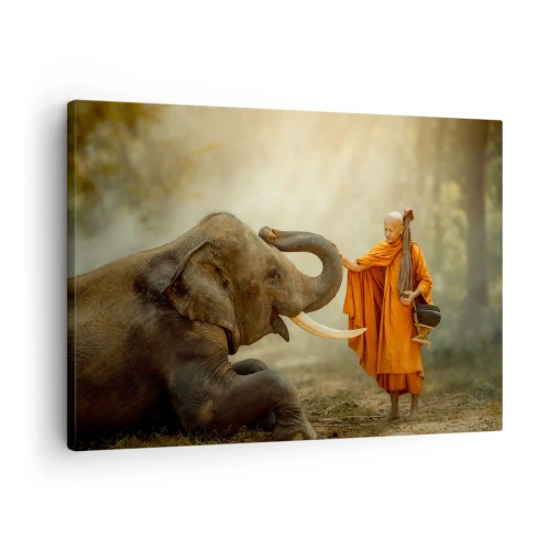 Lærredstryk - Billede på lærred - En munk og en elefant i harmoni mod naturens baggrund - 70x50cm - Møde på ferien - Moderne vægdekoration til stue og soveværelse ARTTOR