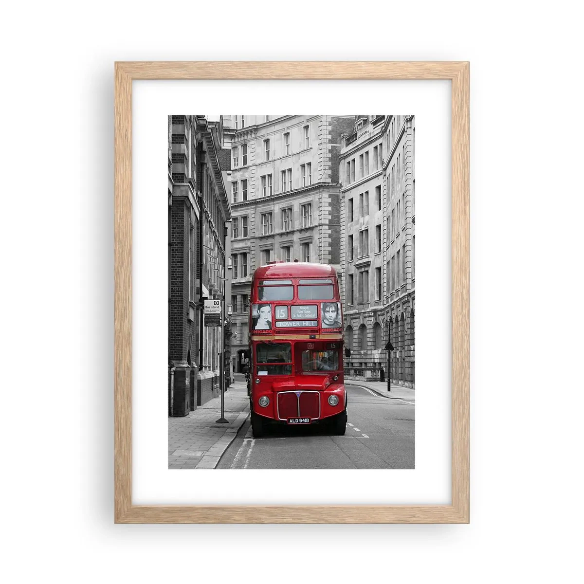 Plakat i ramme af lyst egetræ - Hverdagen behøver ikke at være grå - 30x40 cm