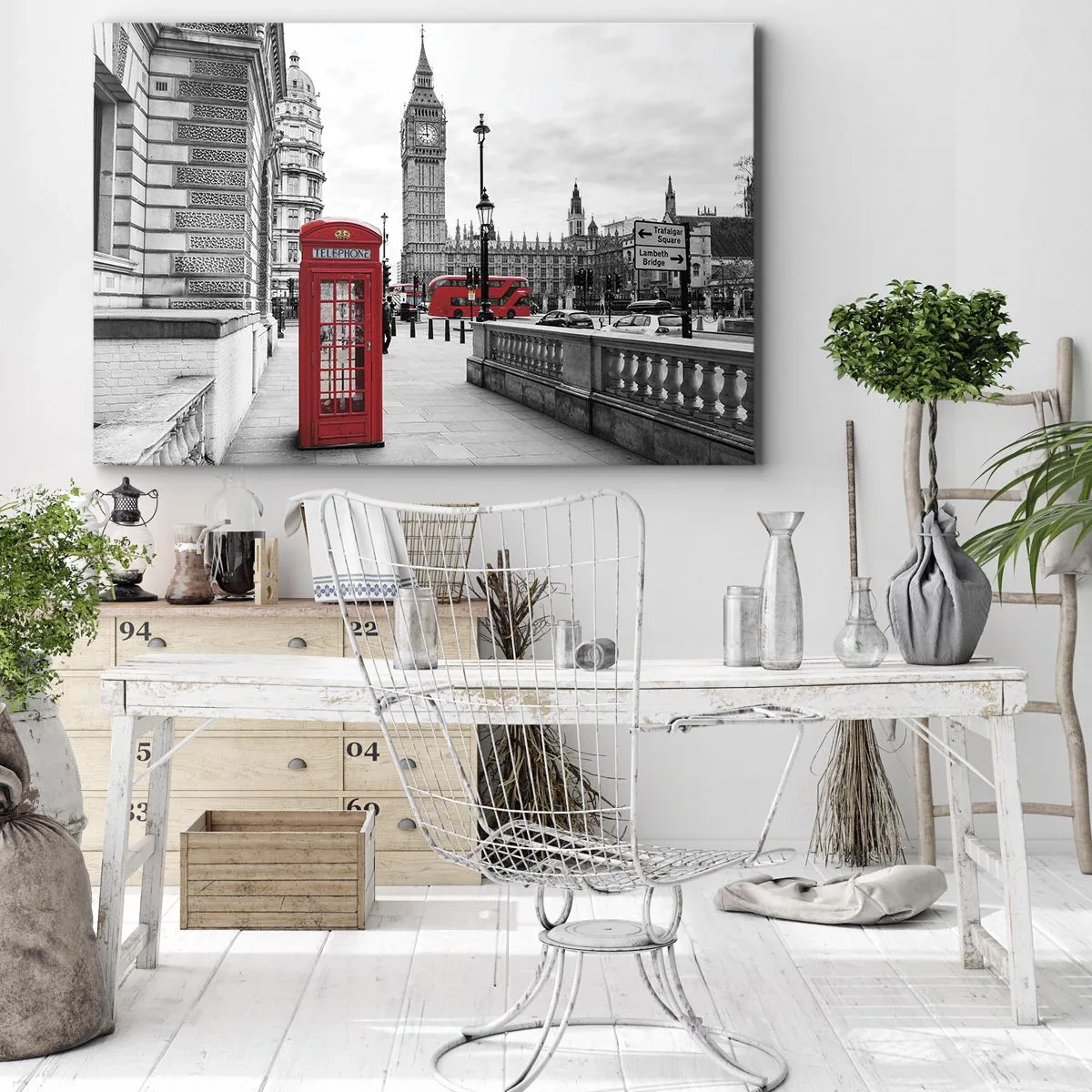 Lærredstryk - Billede på lærred - En rød telefonboks med Big Ben i baggrunden i London - 70x50cm - Uden tvivl, London - Moderne vægdekoration til stue og soveværelse ARTTOR