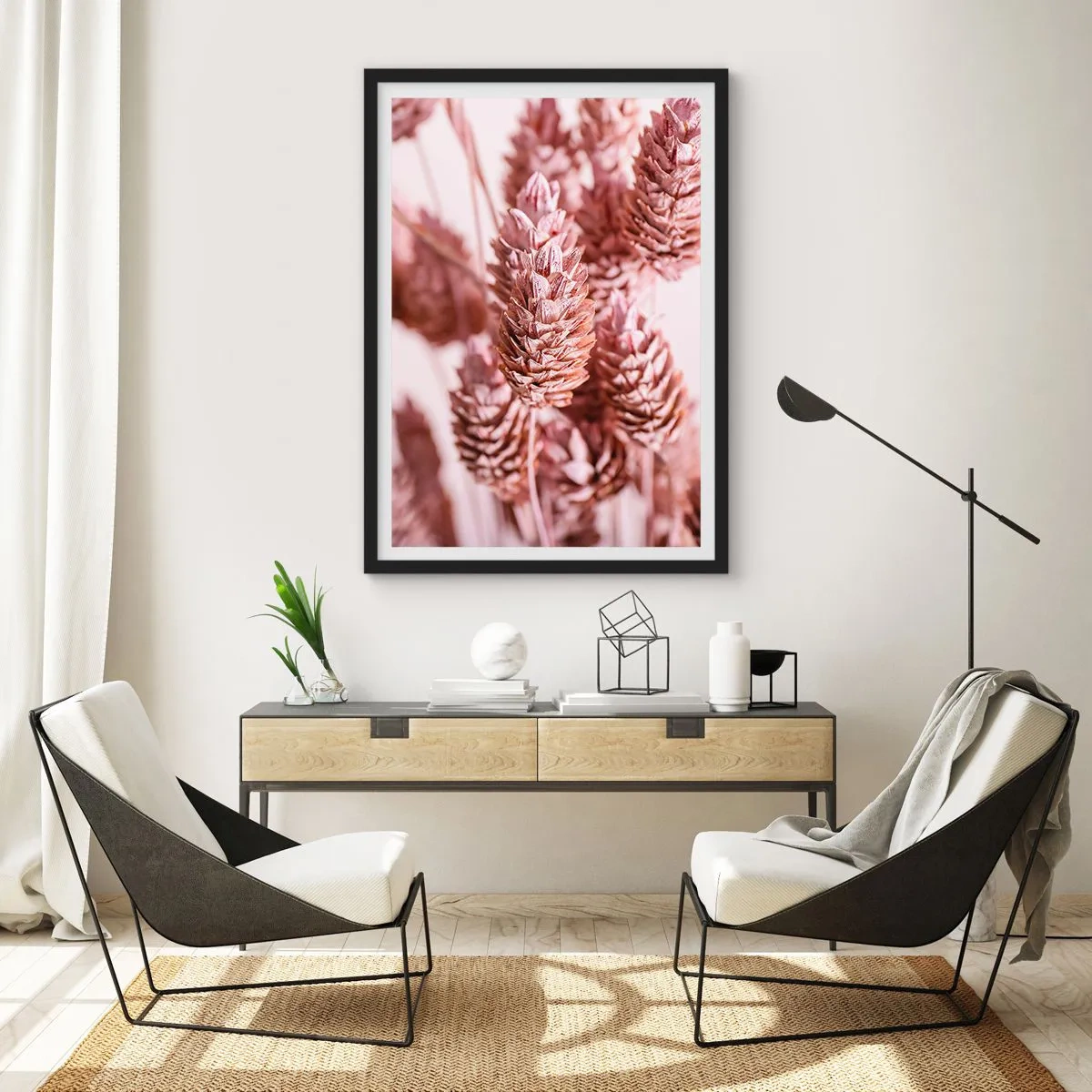 Plakat i sort ramme - Nærbillede af tørrede blomster i lyserøde nuancer - 50x70cm - Tilsyneladende ubemærket - Moderne vægdekoration til stue og soveværelse ARTTOR