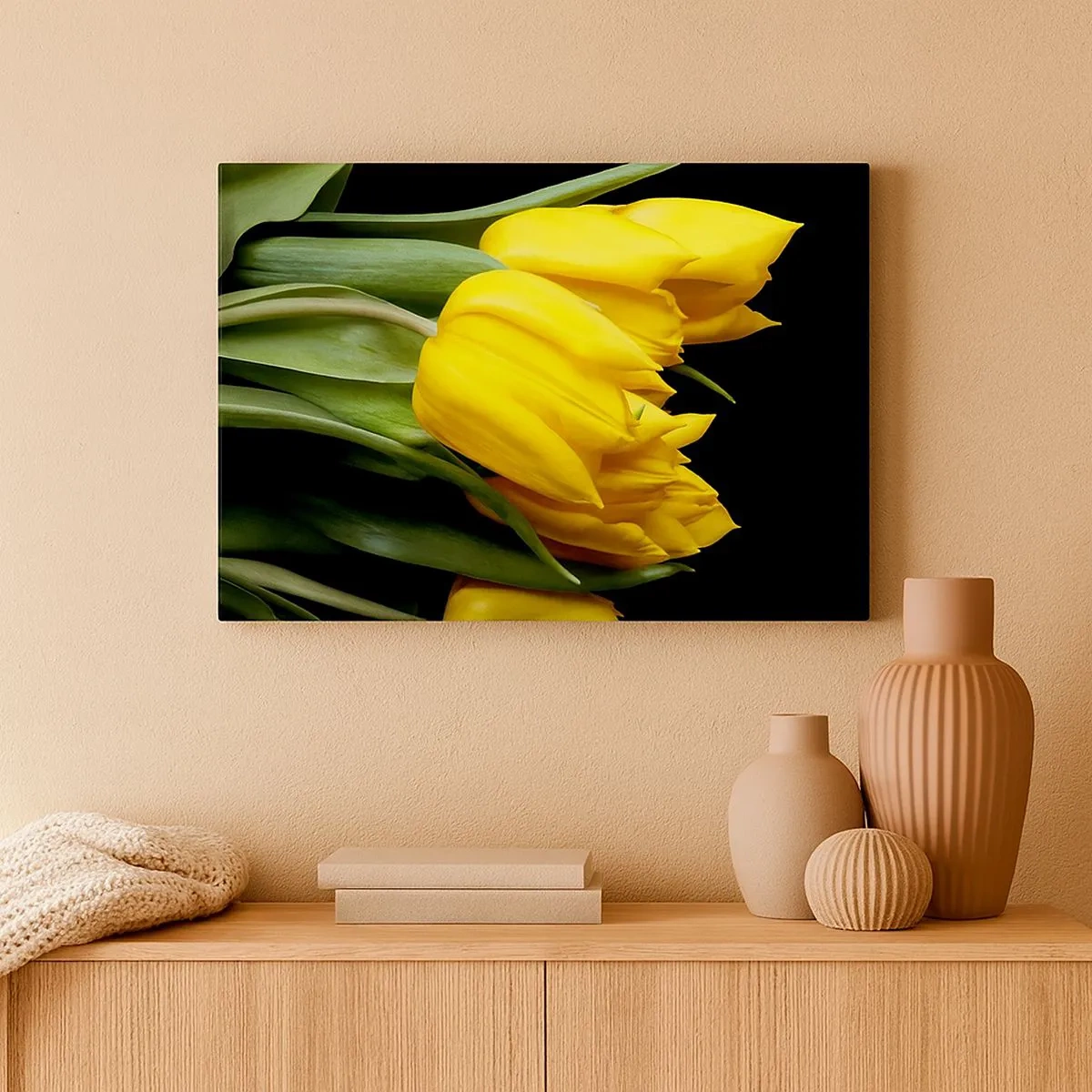 Lærredstryk - Billede på lærred - En buket gule tulipaner på en sort baggrund - 70x50cm - Opstå fra den rene sol - Moderne vægdekoration til stue og soveværelse ARTTOR