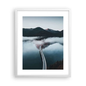Plakat i hvid ramme - Over vand så glat som et spejl - 40x50 cm