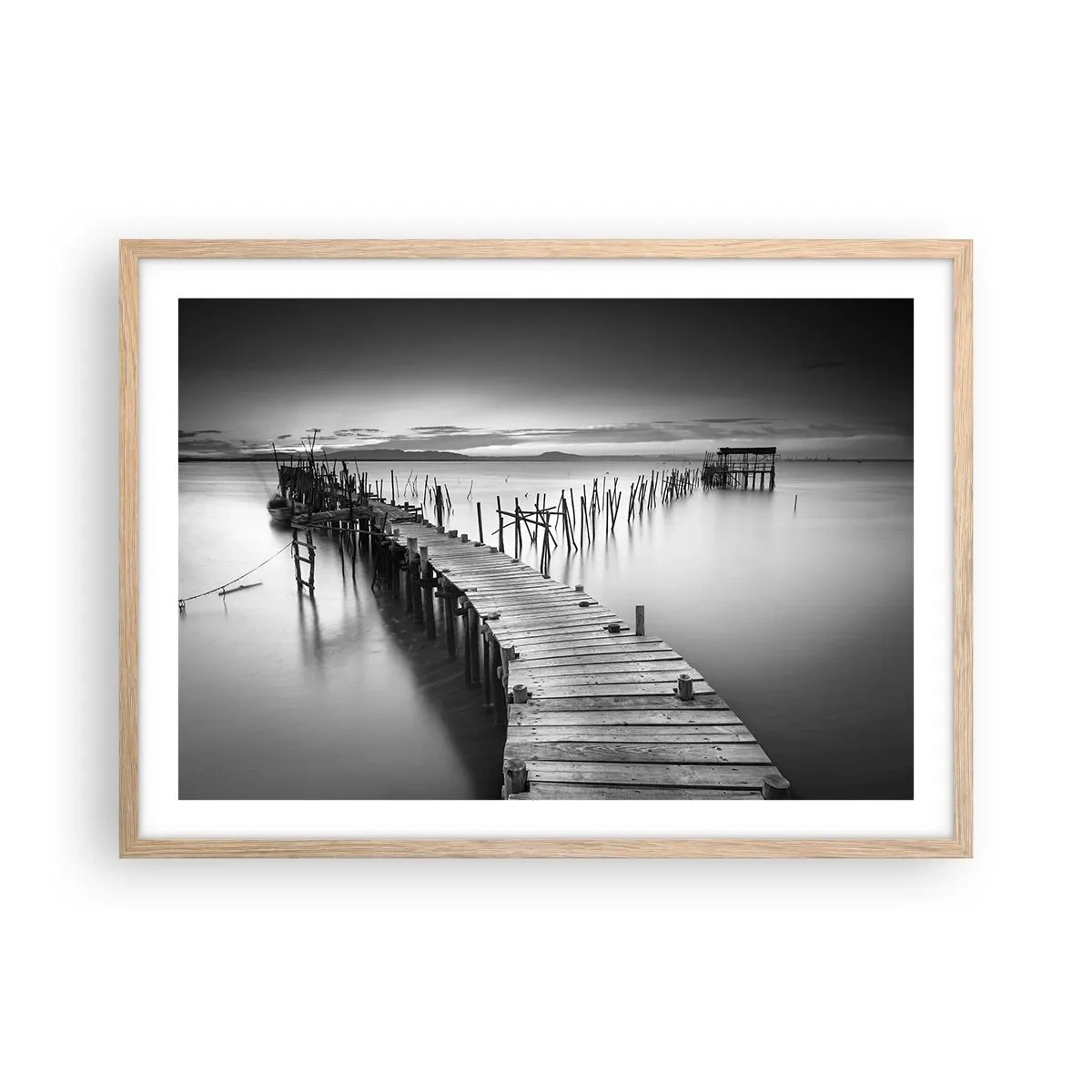 Plakat i ramme af lyst egetræ - Stilheden fra en glemt kyst - 70x50 cm