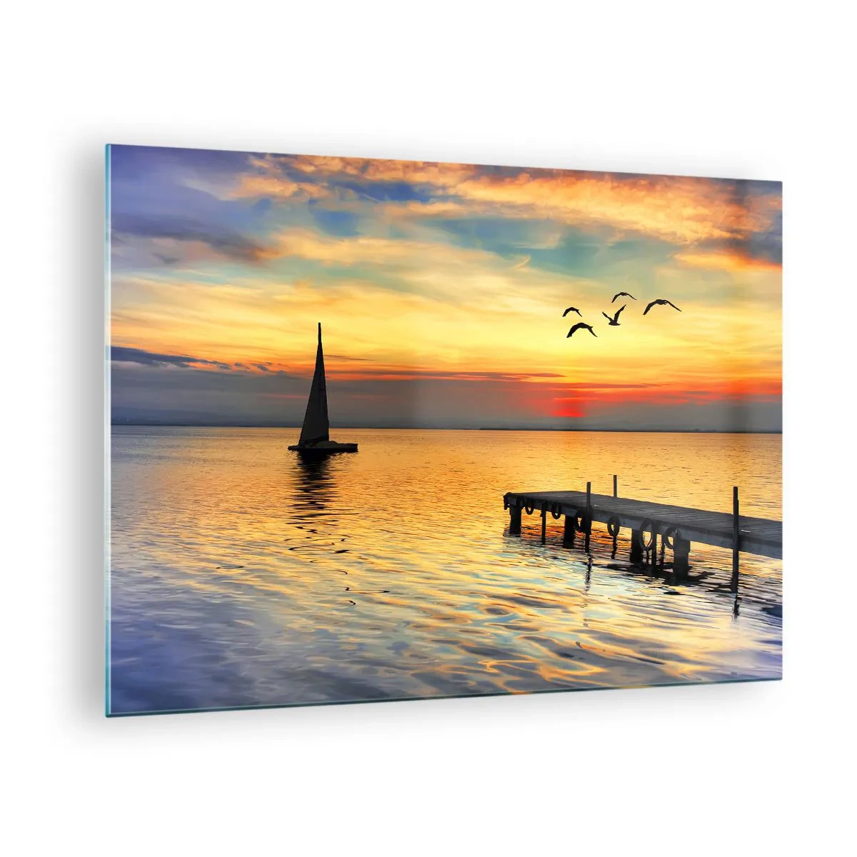 Billede på glas - Sejlbåd og mole ved solnedgang på en rolig sø - 70x50cm - Returnering om aftenen - Moderne vægdekoration til stue og soveværelse ARTTOR