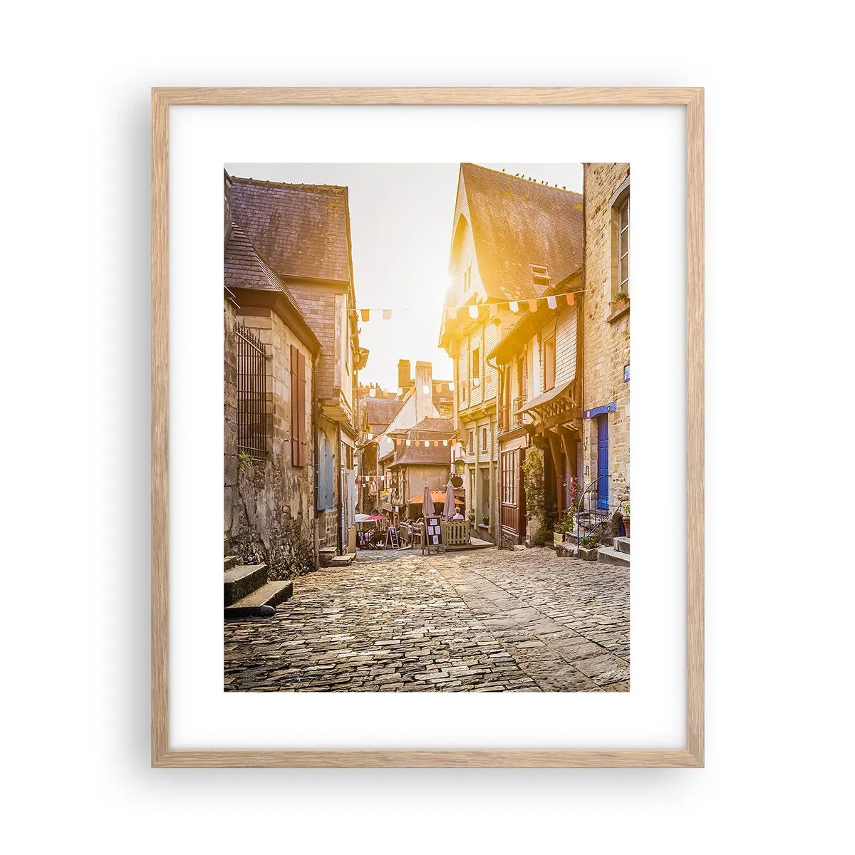 Plakat i ramme af lyst egetræ - Byens hvide spøgelse - 40x50 cm