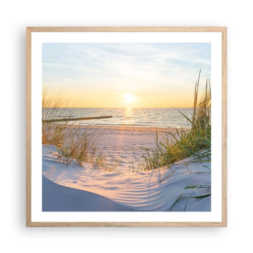 Plakat i ramme af lyst egetræ - Havet brummer, fuglene synger, en vild strand midt i græsset.... - 60x60 cm