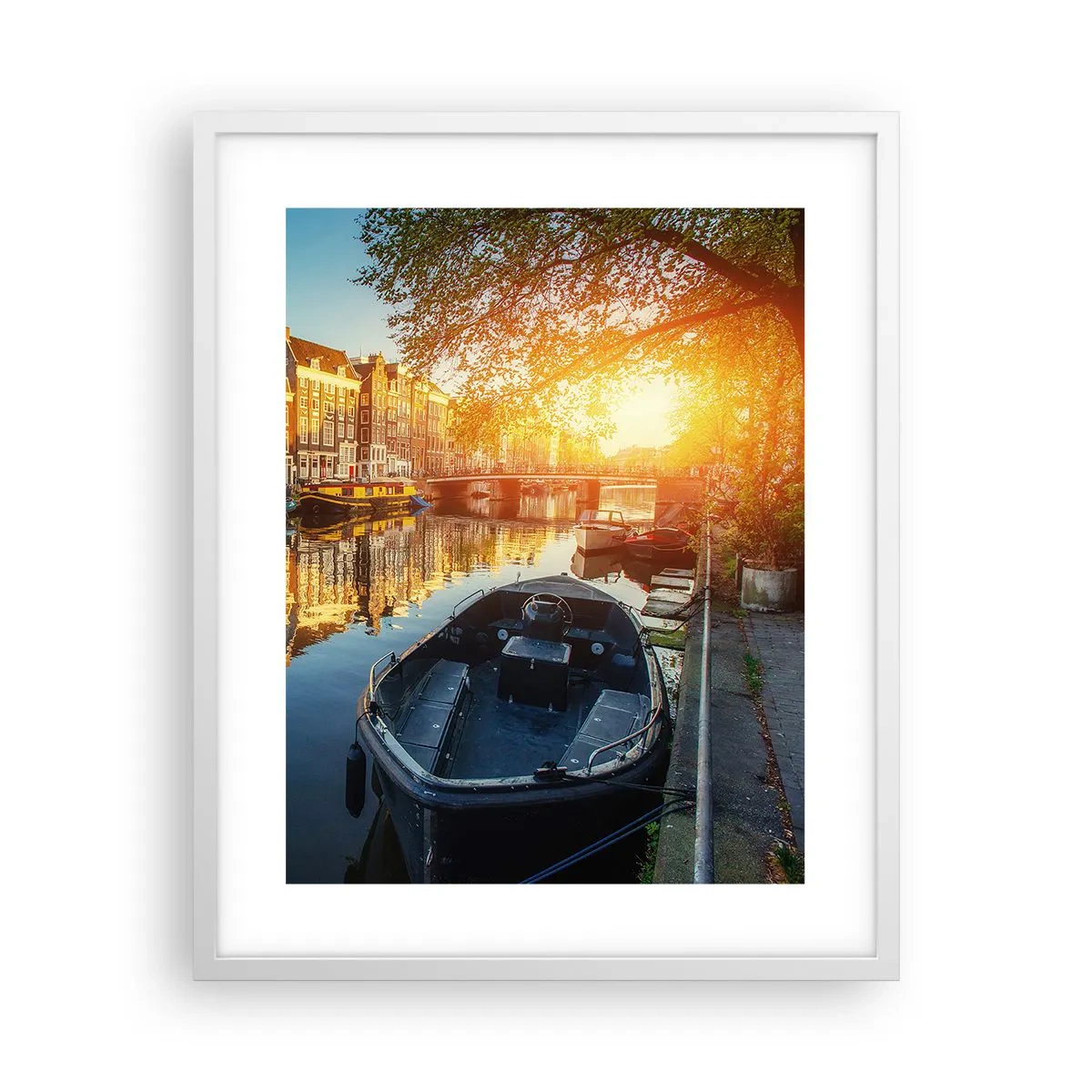 Plakat i hvid ramme - Morgen i Amsterdam - 40x50 cm