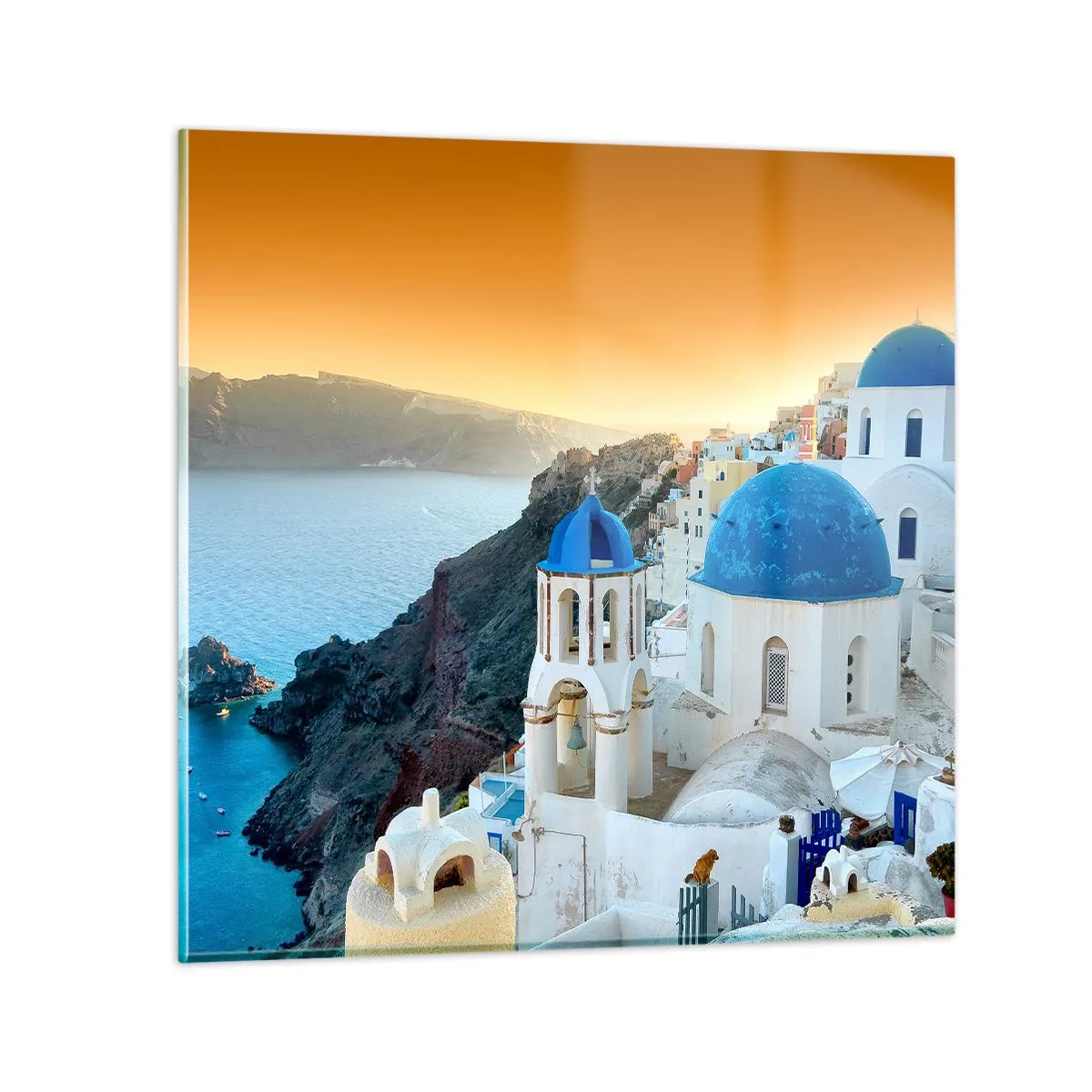 Billede på glas - Santorini - omfavnet af klipperne - 70x70 cm