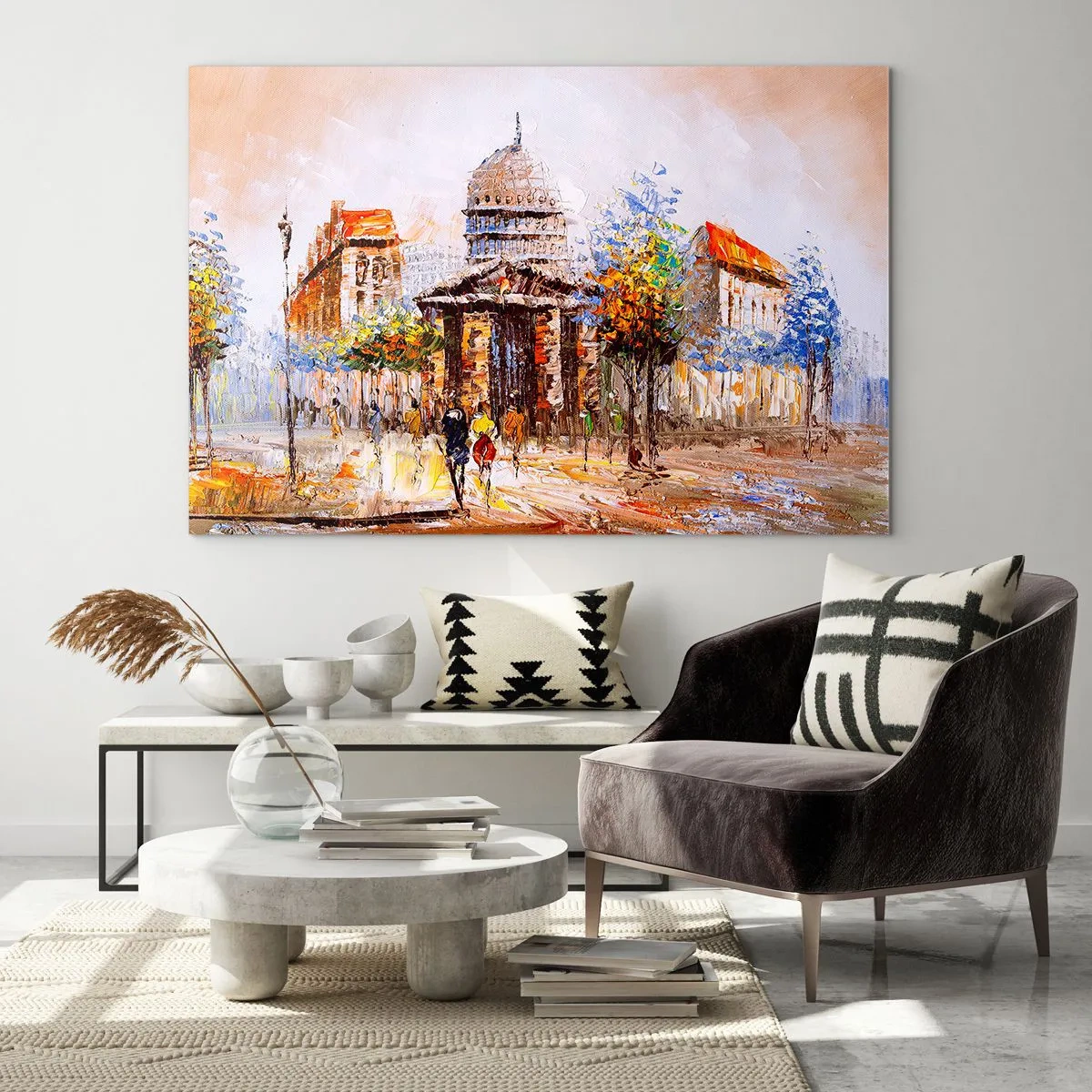 Billede på glas - En malerisk bygade med en historisk bygning i baggrunden - 70x50cm - En parisisk spadseretur - Moderne vægdekoration til stue og soveværelse ARTTOR