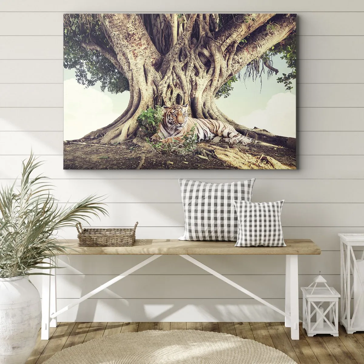 Lærredstryk - Billede på lærred - En tiger hviler under et bredt træ - 70x50cm - Udsigt fra Første Mosebog - Moderne vægdekoration til stue og soveværelse ARTTOR