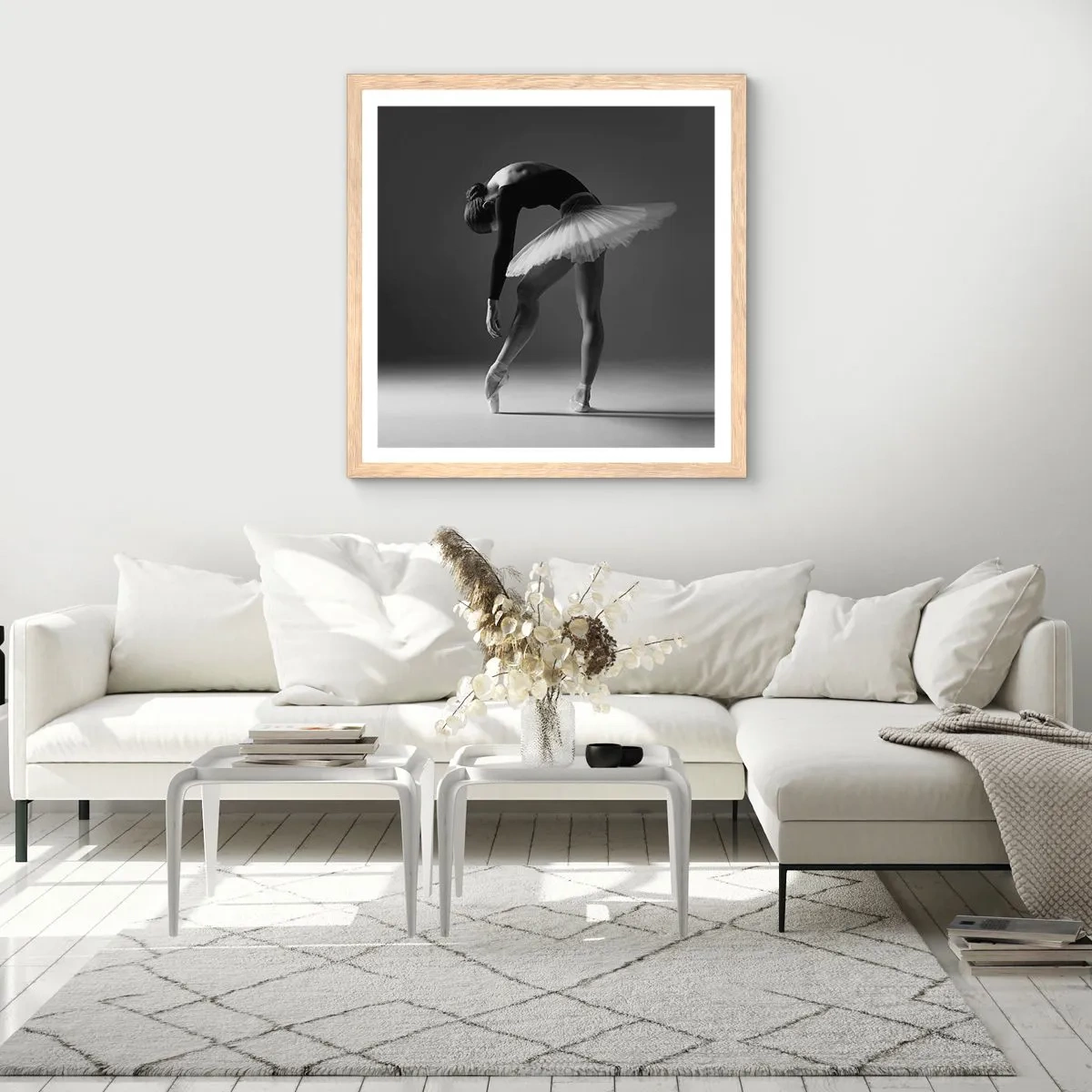 Plakat i ramme af lyst egetræ - Bella balerina - 40x40 cm