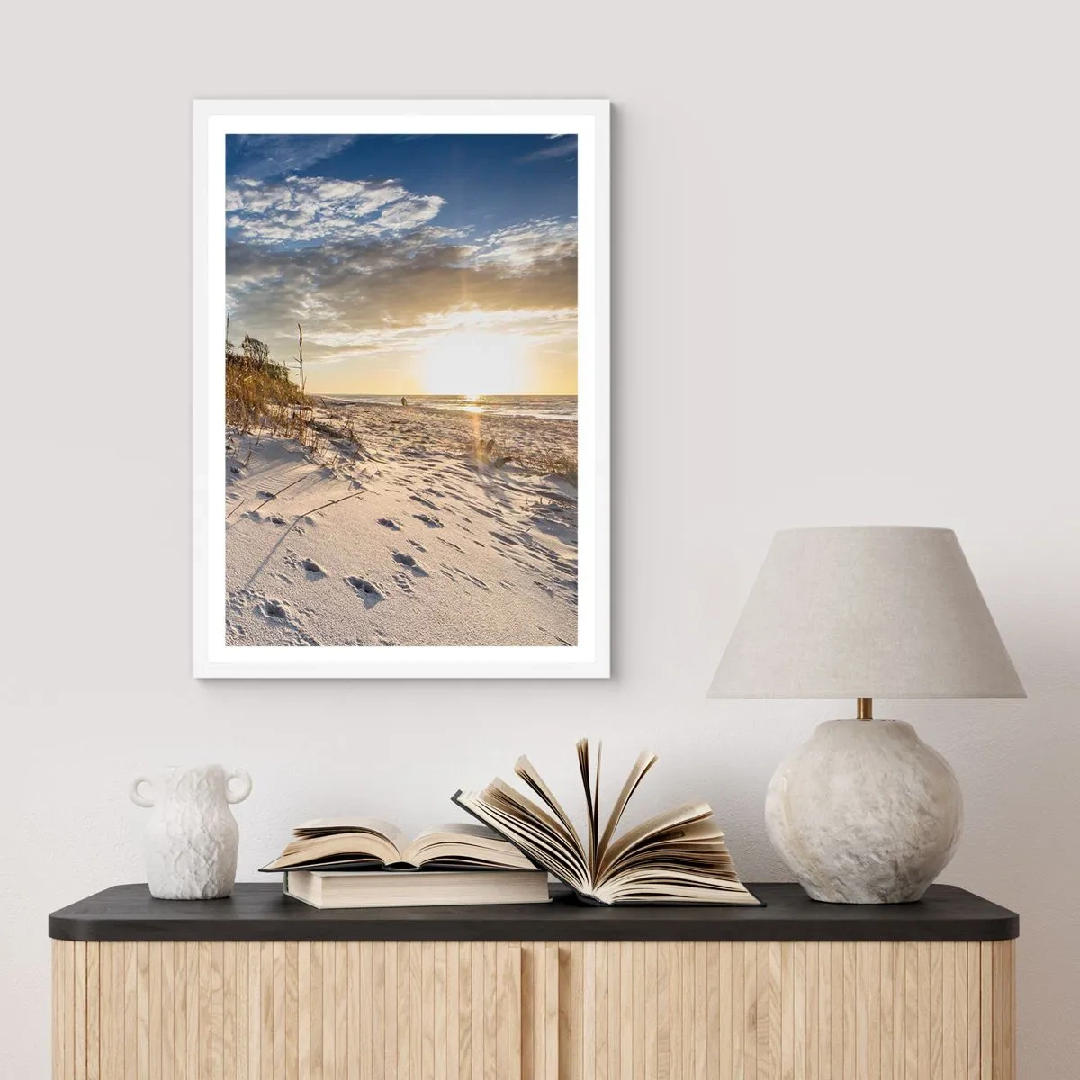 Plakat i hvid ramme - Indbydelse til en vandretur - 70x100 cm