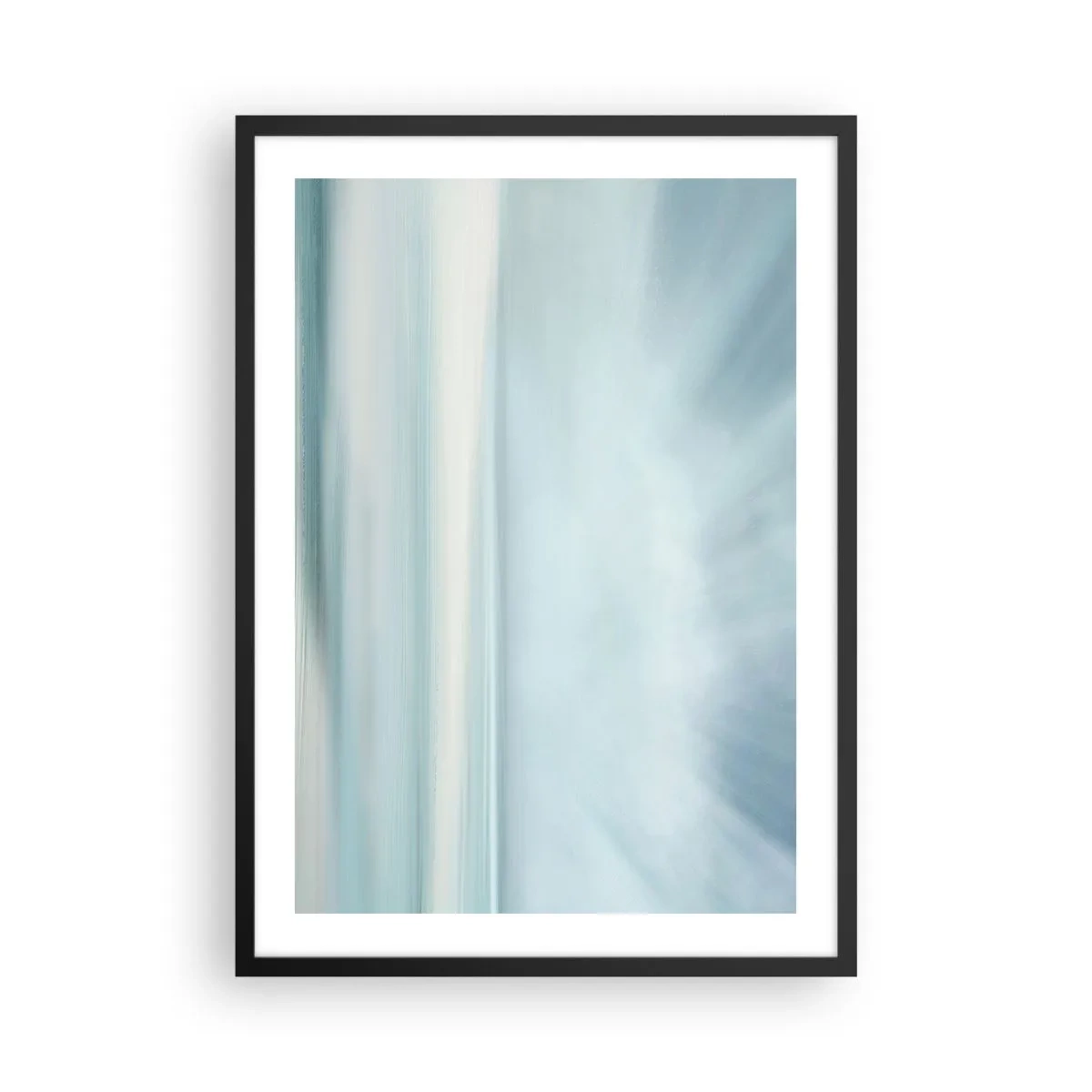 Plakat i sort ramme - Diskret abstraktion i blå og hvide nuancer - 50x70cm - Fred hele vejen til horisonten - Moderne vægdekoration til stue og soveværelse ARTTOR