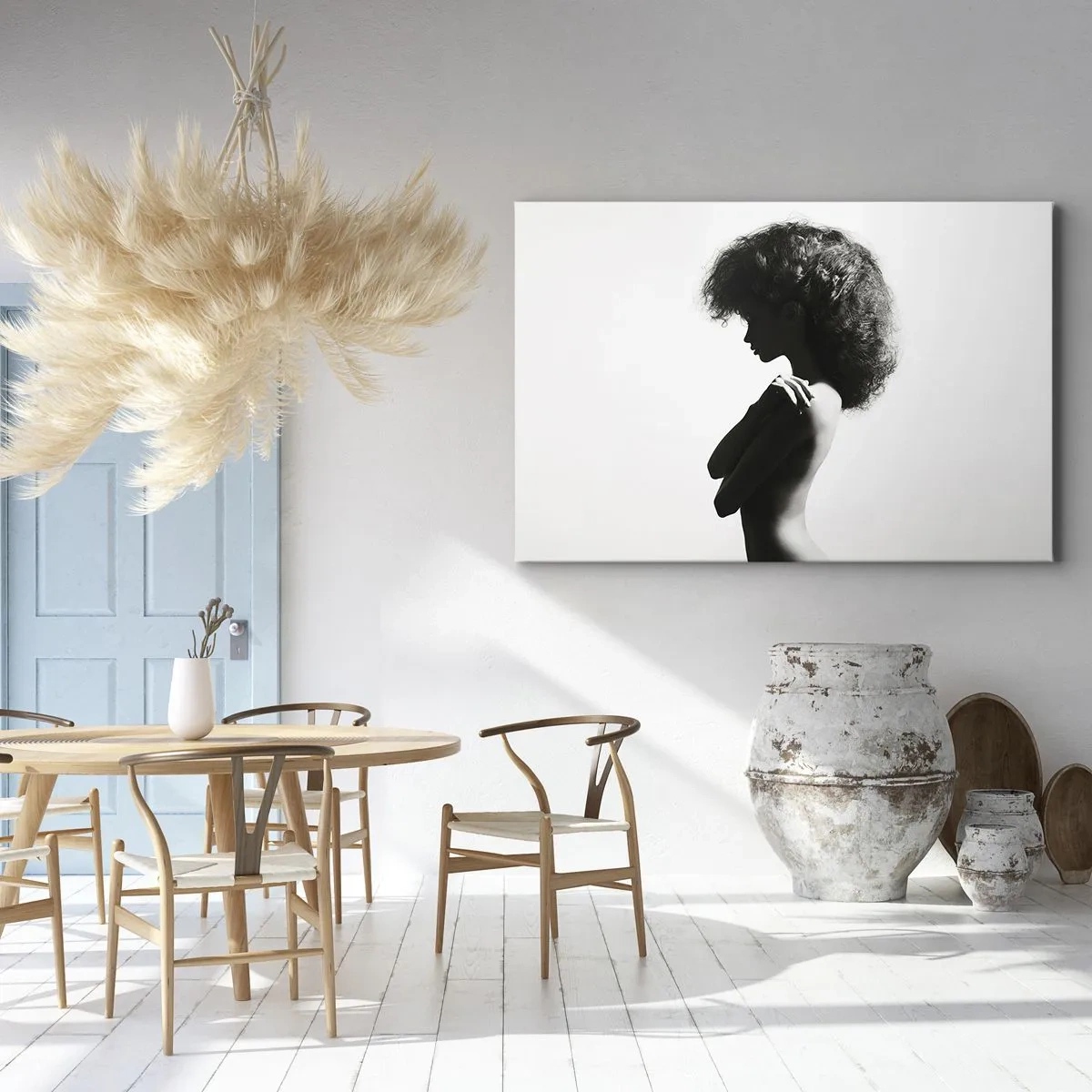 Lærredstryk - Billede på lærred - En diskret silhuet af en kvinde i sorte og hvide nuancer på en lys baggrund - 70x50cm - Som en blomst på en slank stilk - Moderne vægdekoration til stue og soveværelse ARTTOR