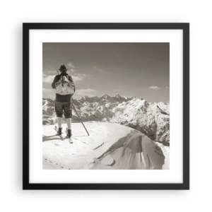 Plakat i sort ramme - Og bjergene er de samme - 40x40 cm