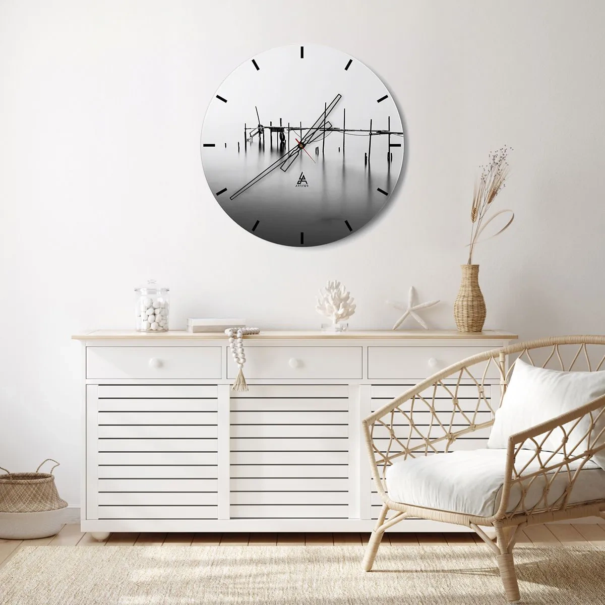 Vægur, Uret - En minimalistisk mole på roligt vand i grå nuancer - 30x30cm - Hvad nu, hvis verden ikke eksisterer? - Moderne vægdekoration til stue, køkken og soveværelse ARTTOR